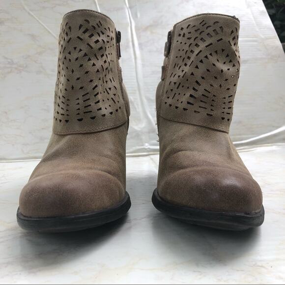 EuroSoft Heeled Ankle Boot Lasercut Shroud Western Tan with Buckles 8M - Picture 3 of 11